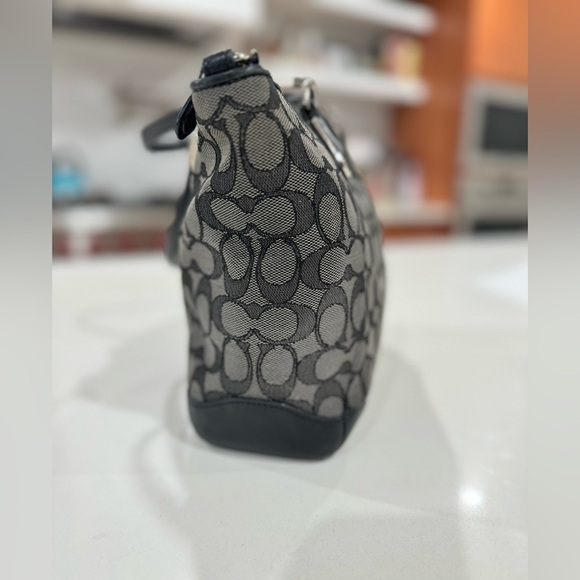 Coach signature handbag, black leather - Picture 4 of 14